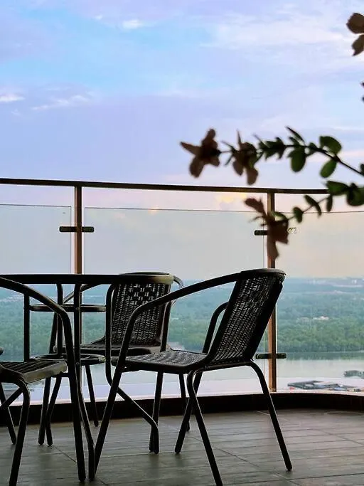 Spacious Balcony Royal Strand Full Seaview With 2Carparks Foc Netflix Access And Youtube Premium 3Beds3Bath For 6-10Pax By Minshuku Johor Bahru Lägenhet