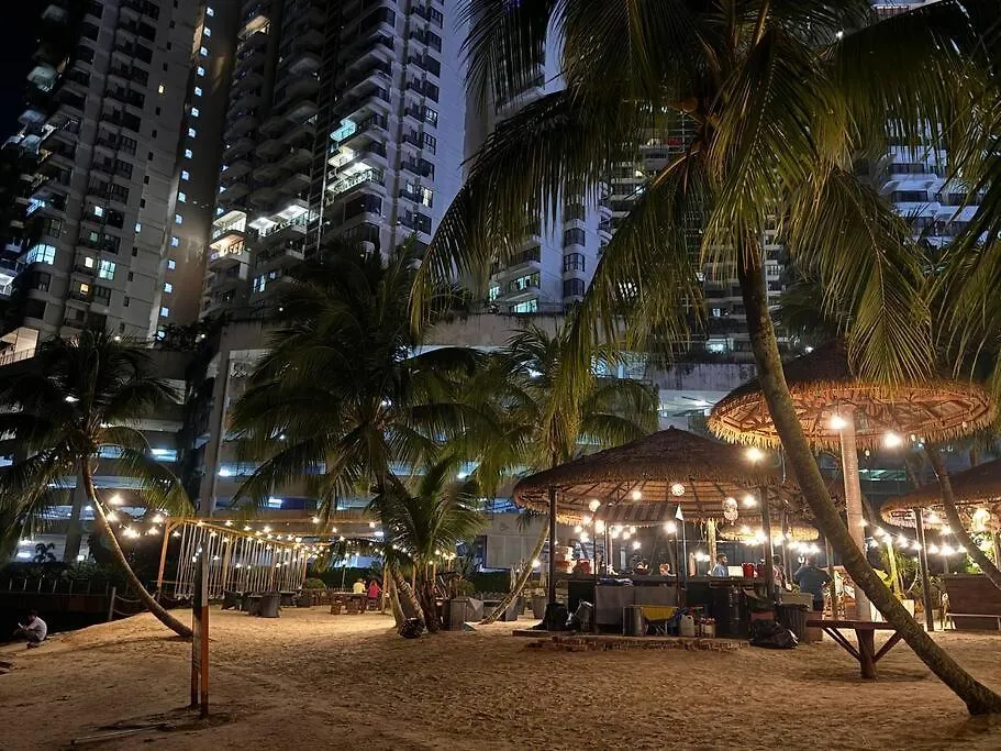 Spacious Balcony Royal Strand Full Seaview With 2Carparks Foc Netflix Access And Youtube Premium 3Beds3Bath For 6-10Pax By Minshuku Johor Bahru
