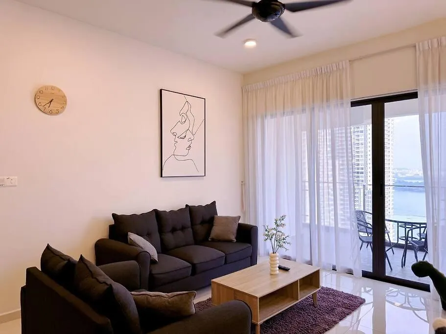 Spacious Balcony Royal Strand Full Seaview With 2Carparks Foc Netflix Access And Youtube Premium 3Beds3Bath For 6-10Pax By Minshuku Johor Bahru
