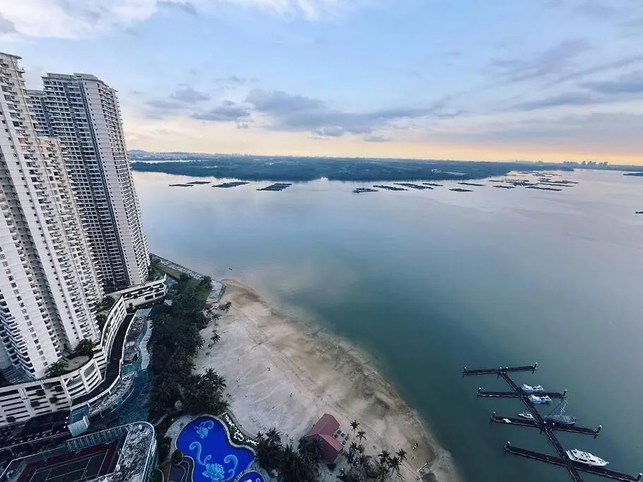 Spacious Balcony Royal Strand Full Seaview With 2Carparks Foc Netflix Access And Youtube Premium 3Beds3Bath For 6-10Pax By Minshuku Johor Bahru Apartment