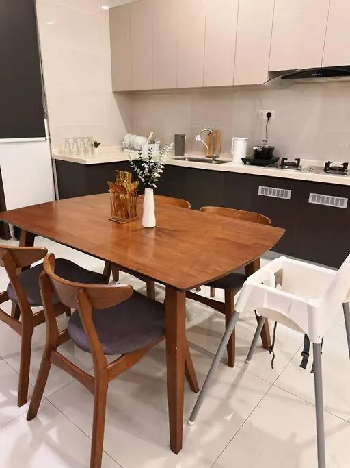 Spacious Balcony Royal Strand Full Seaview With 2Carparks Foc Netflix Access And Youtube Premium 3Beds3Bath For 6-10Pax By Minshuku Johor Bahru Apartment