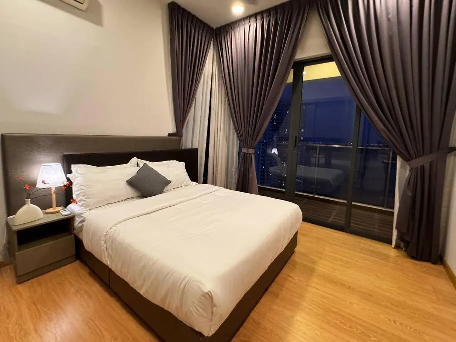 Spacious Balcony Royal Strand Full Seaview With 2Carparks Foc Netflix Access And Youtube Premium 3Beds3Bath For 6-10Pax By Minshuku Johor Bahru Apartment